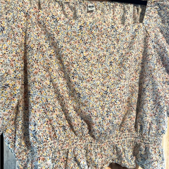 Uniqlo Floral Puff Sleeve Crop Top - Picture 5 of 5
